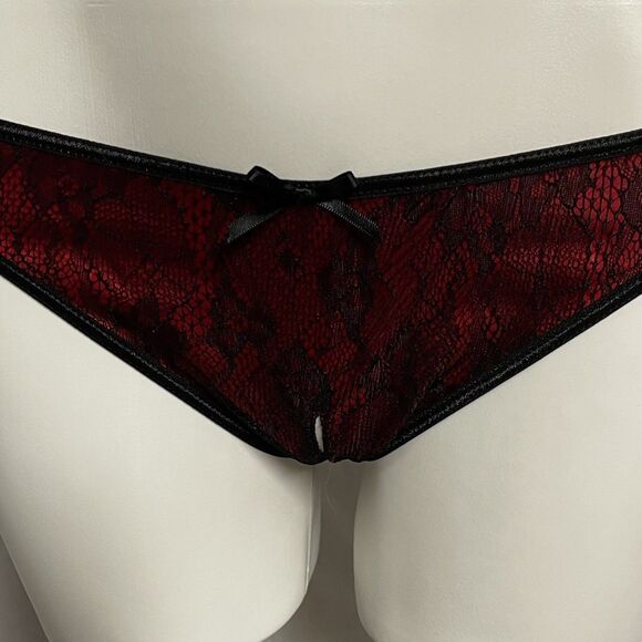Fredericks of Hollywood Seduction Red Lace Crotchless panty Spider Back Sz Small - Picture 2 of 5